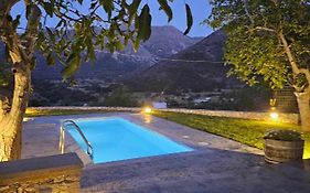Patriko-Cozy Villa On The Foot Of The Mountains